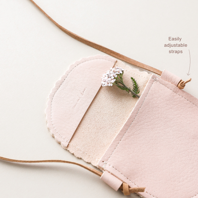 Little Girl Scalloped Leather Purse in Blush